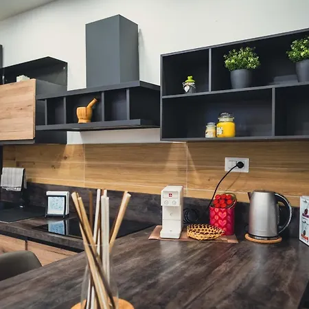 L Arche Comfort & Relax Brown Di Via Varesina Apartment