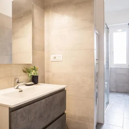 The Rent - Two-bedroom In Maciachini District Apartment Milan