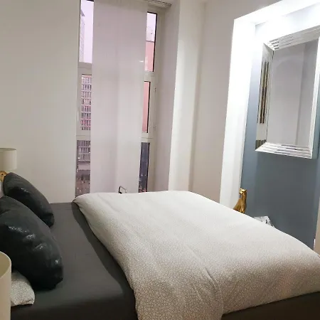 Διαμέρισμα Michelangelo 30 Moderno Vicino Bosco Verticale