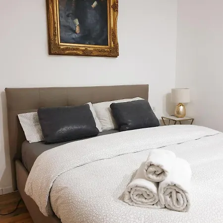 Michelangelo 30 Moderno Vicino Bosco Verticale Διαμέρισμα