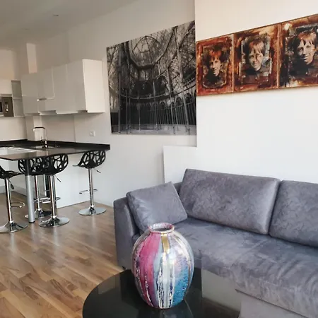 Michelangelo 30 Moderno Vicino Bosco Verticale