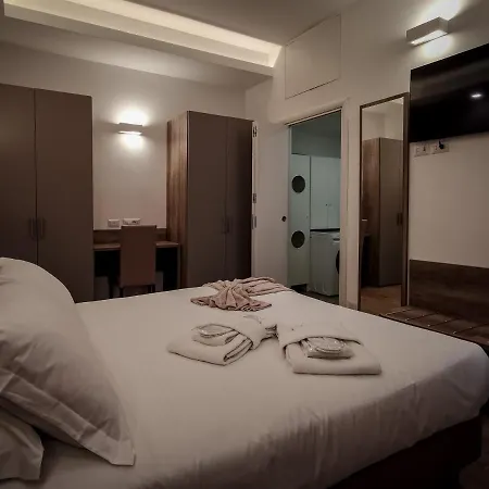 L Arche Comfort & Relax Brown Di Via Varesina Apartment *