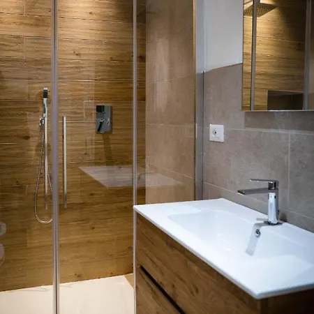 L Arche Comfort & Relax Brown Di Via Varesina * Milan