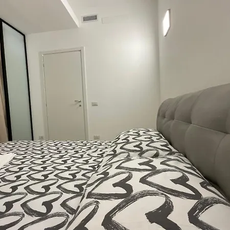 Apartment Very Big Central White Apartment *
