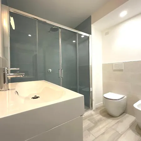 Very Big Central White Apartment *