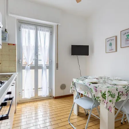 Guesthost - Bonola M1 Bright & Functional Flat Appartement Milaan