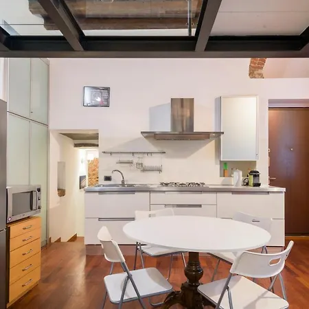 Apartamento Cozy In Wonderful Navigli Area Milão