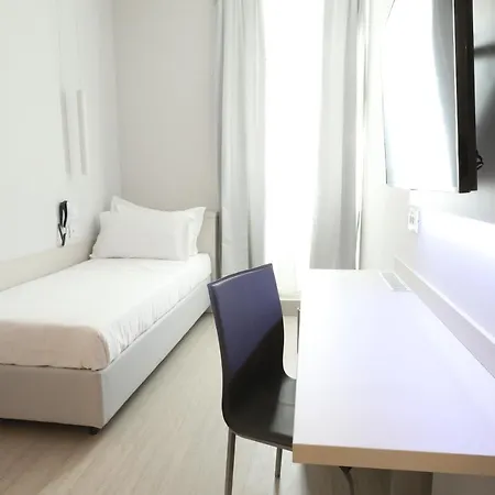 Cadorna Luxury Hotell *