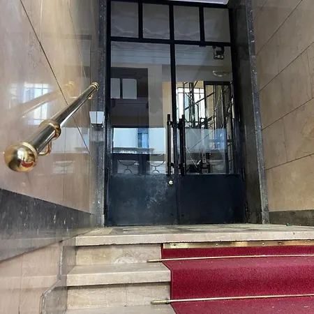 Lacaralele1 公寓 *