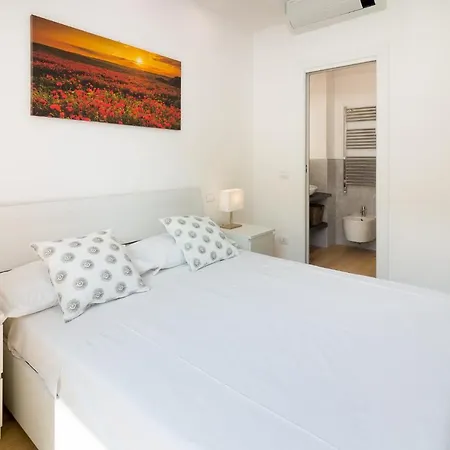Bright Terrace In Apartamento Milán