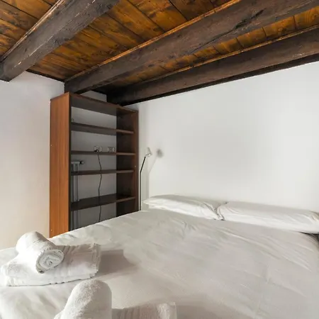 Guesthost - Porta Romana & Bocconi Cosy * Milan