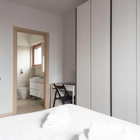 Youhosty - Inganni 74 * Milano