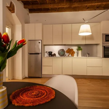 Corso Venezia, In Corte Esclusiva Riservata! Apartament