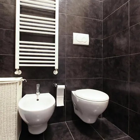 Apartment Modern Close To Shopping District *