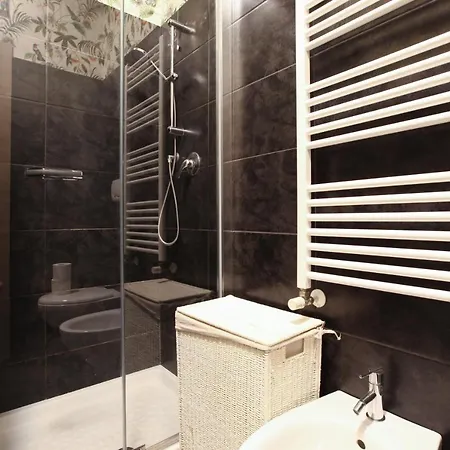 Modern Close To Shopping District Milan