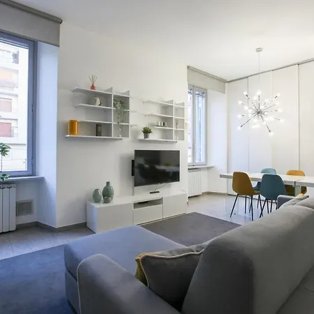 Modern Close To Shopping District Milan
