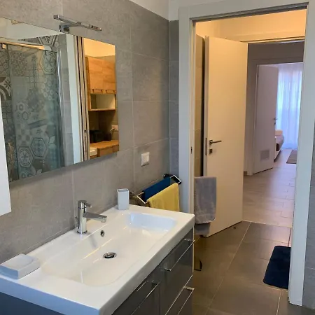 Trilocale In Zona Bocconi/navigli Апартаменты *