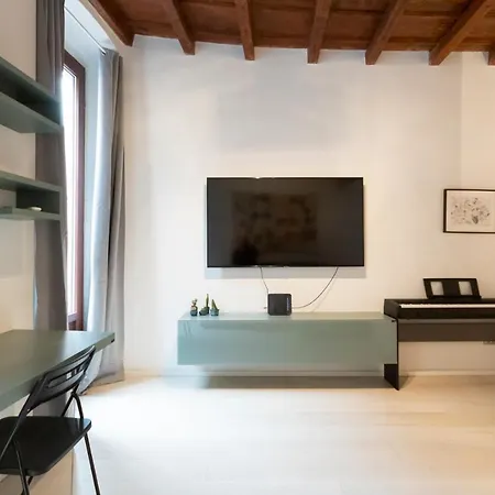 Apartment San Lorenzo Milan