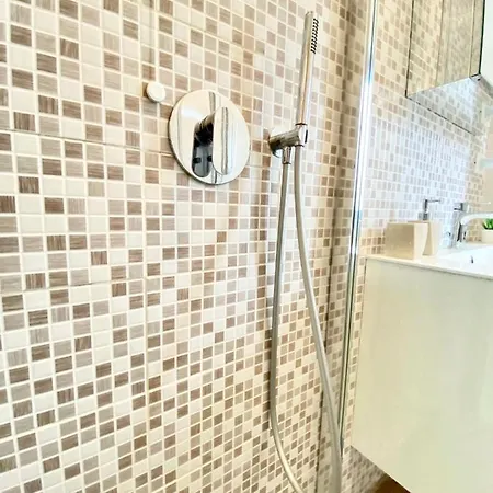 Apartman 15 Minuti Dall'istituto Ortopedico Galeazzi - Silenzioso Con Cucina, Wifi E Netflix Milánó