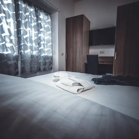 L'arche Lodovico Il Moro - House On The Navigli River *