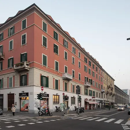 Art & Design On The Corner - Via Savona *