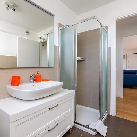 Apartment Modern With Terrace, Wifi & Ac