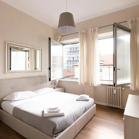 Via Torino 2 * Milánó