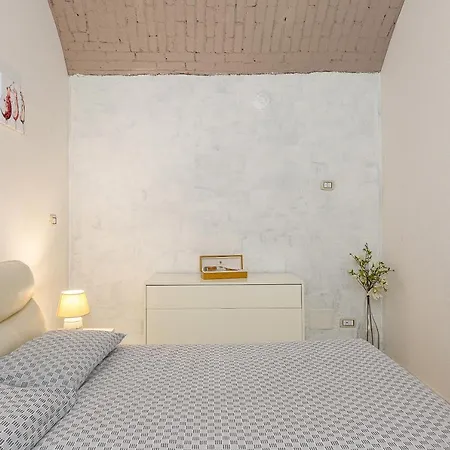 La Cantinetta Di - The Wine Cave In Milan, Huge 110sqm Next To Station Daire
