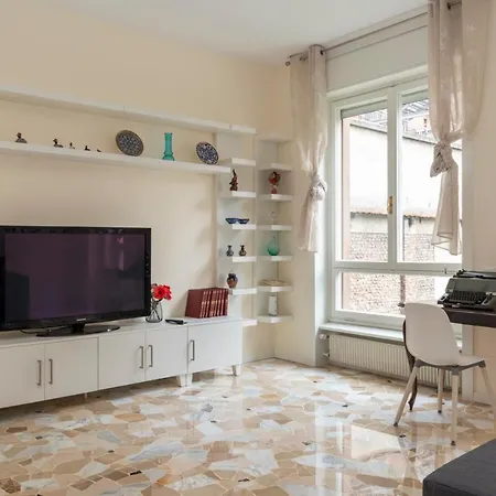 شقة Joivy Modern 2bed Flat With Balcony, 250m From M5 Foppa And M2 Sant'agostino *