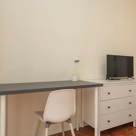 Апартаменты Joivy Modern 2bed Flat With Balcony, 250m From M5 Foppa And M2 Sant'agostino *