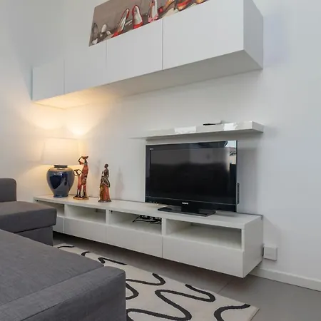 Cosy 1 Bed Flat With Terrace Apartment Milan