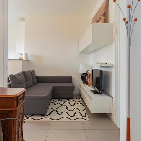 Apartment Cosy 1 Bed Flat With Terrace Milan