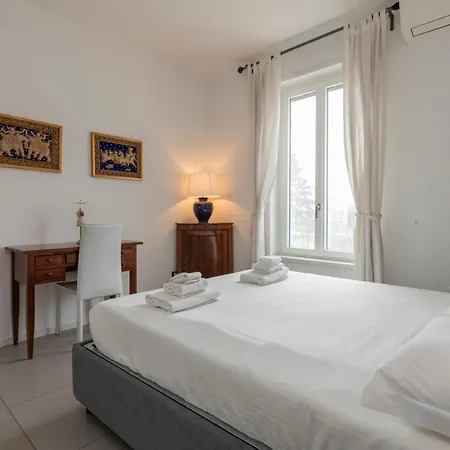 Apartment Cosy 1 Bed Flat With Terrace Milan