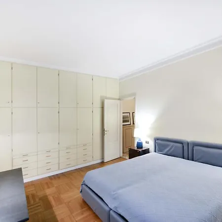 Roomy In Missori Near Metro And Duomo Appartement *