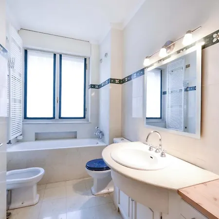 Roomy In Missori Near Metro And Duomo Appartement *