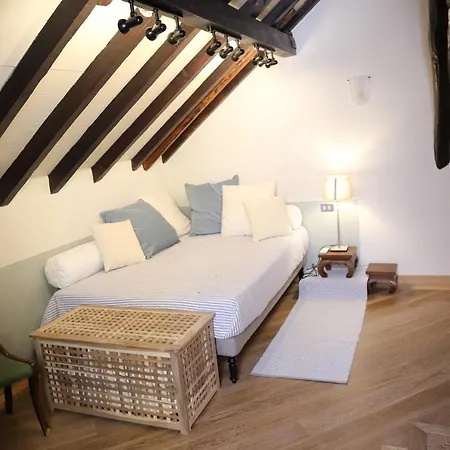 Independent Courtyard House In Center Appartement