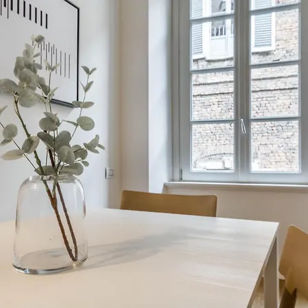 Apartment Altido Elegant Apartment In Perfect Centre