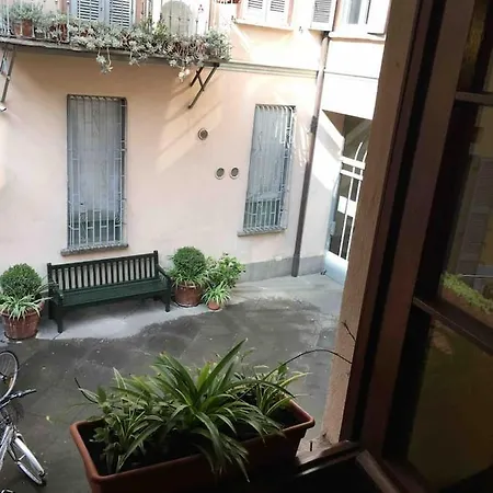 Independent Courtyard House In Center * Milan