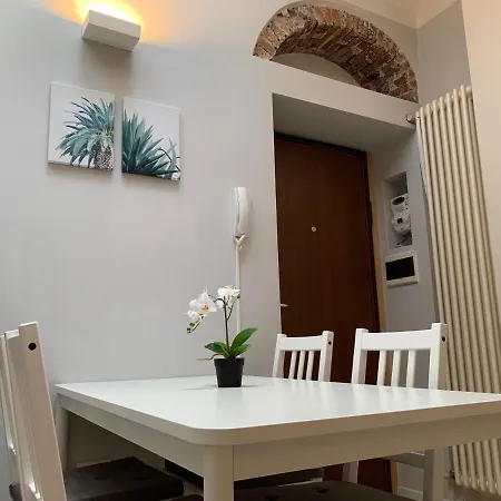 Apartamento Bilocale Di Ringhiera In Corso Como/garibaldi