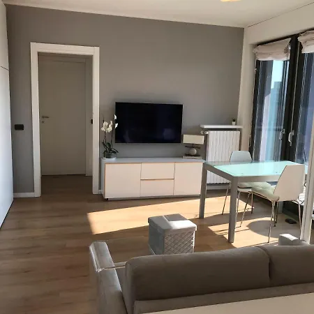 Fiera Milanocity View With Terrace Next To Shopping Mall Apartment Milan