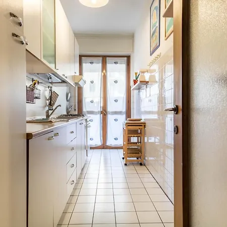 Altido Quiet Apt For 4 With Terrace Near Train Station Apartamento Milão
