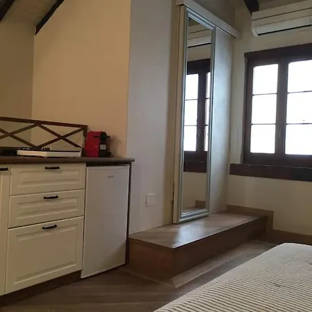 Independent Courtyard House In Center Appartement