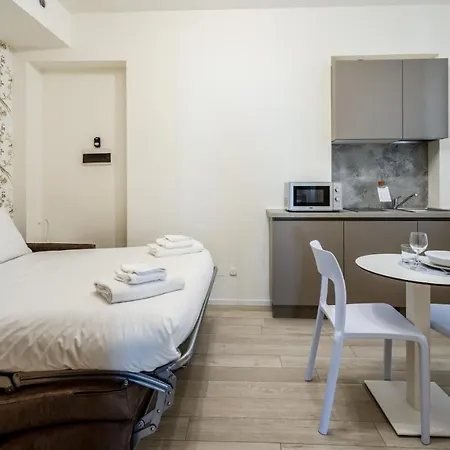Italianway - The B Village Business Apartment *