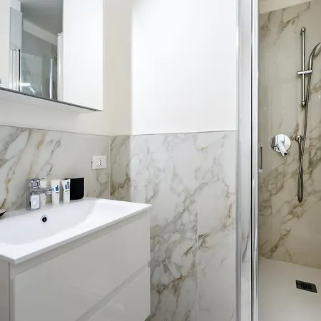 Italianway - The B Village Business Apartment *