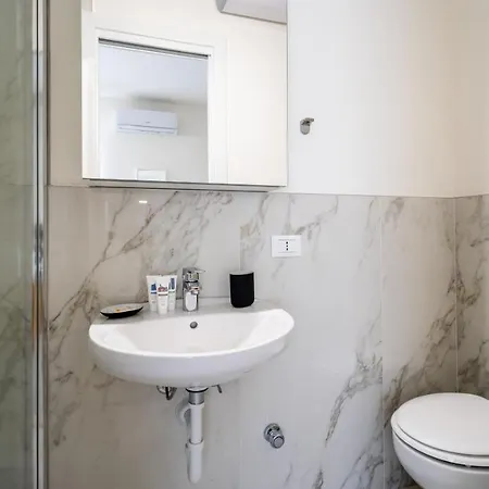 Italianway - The B Village Business