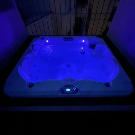 公寓 Luxury Attic With Jacuzzi In Navigli *