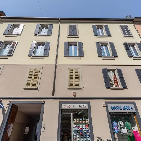 The Rent - Spacious In Paolo Sarpi * Milan