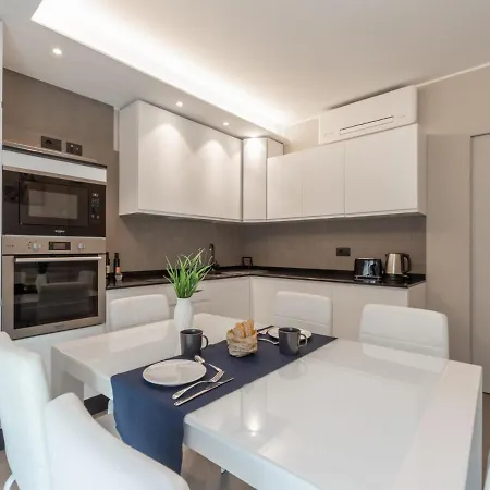 The Rent - Spacious In Paolo Sarpi Apartment *