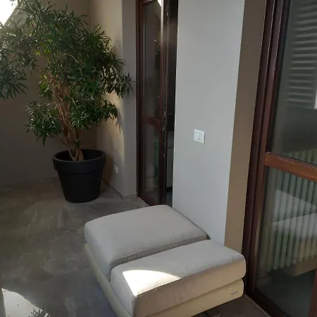 Home Suite Home - Super Attic Suite -With Free Parking - Zone Iulm & Naba & Navigli - Metro Subway Romolo