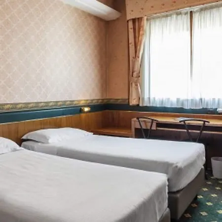 Des Etrangers 3* Milano